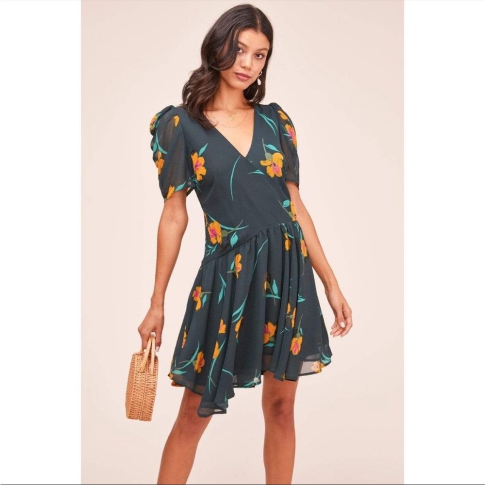 ASTR The Label Asymmetrical Green Multi Floral Mini Dress Women's Size Small S
